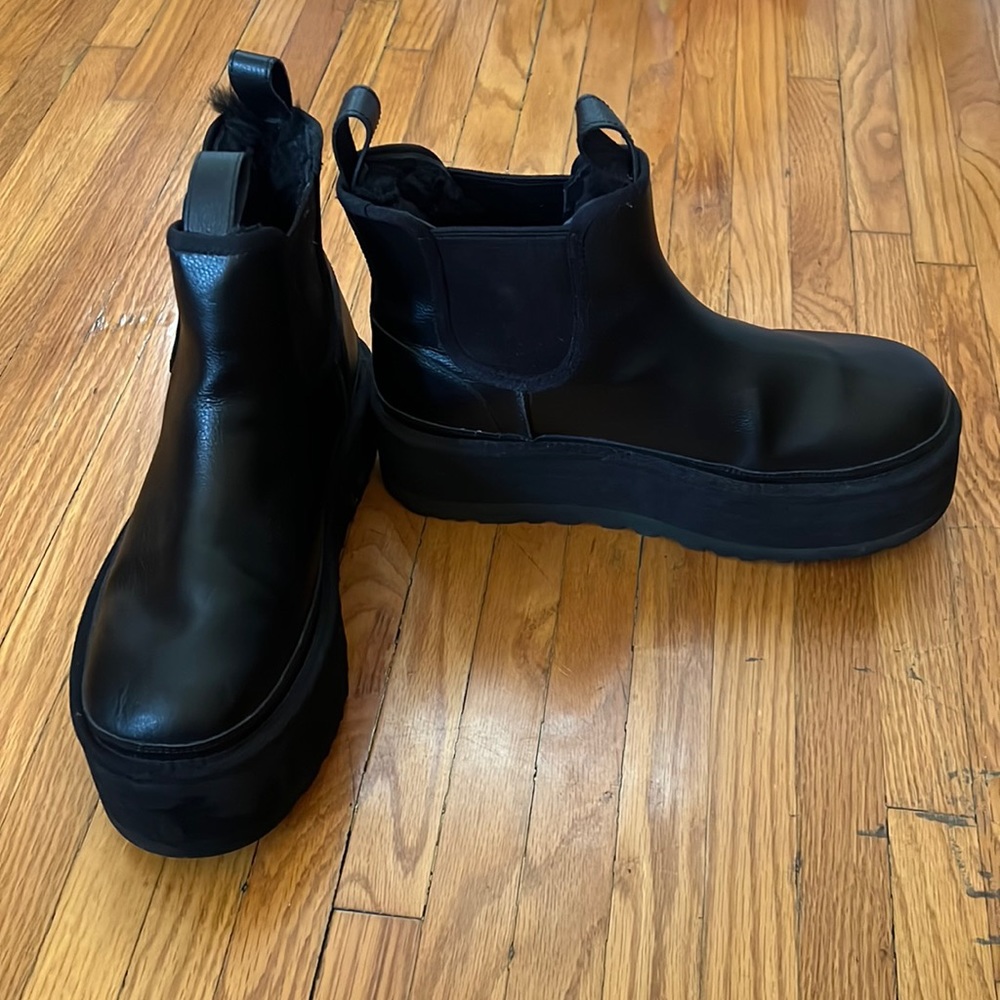 UGG Neumel Platform Chelsea Boot Black